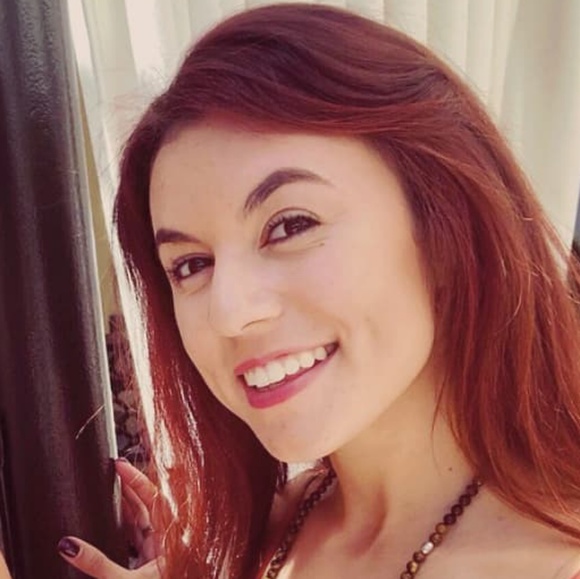 Meet your Posher, Alyssa - Picture 1 of 1